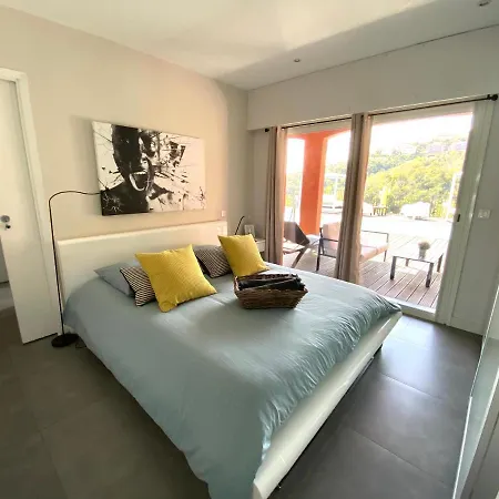 Πανσιόν Colina Mandelieu