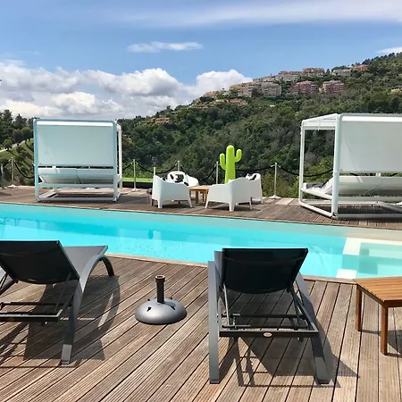 Πανσιόν Colina Mandelieu